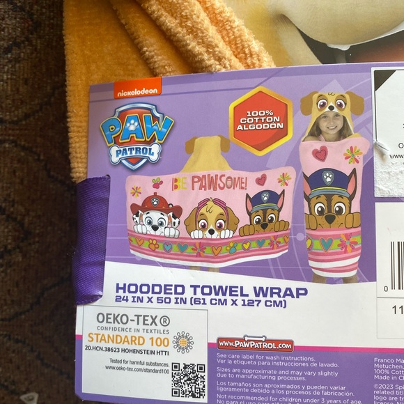 NWT PAW PATROL HOODED TOWEL SKYE - Picture 3 of 3